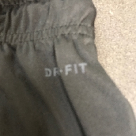 Nike Men’s Small Dri-Fit black shorts black gray athletic basketball - Picture 5 of 6